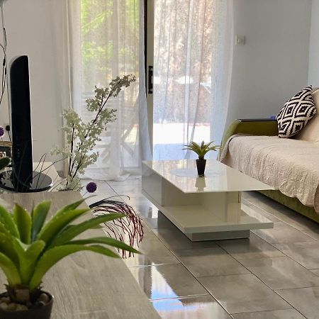 Beautiful Apartment Near The Sea And A Large Private Garden Пафос Екстериор снимка