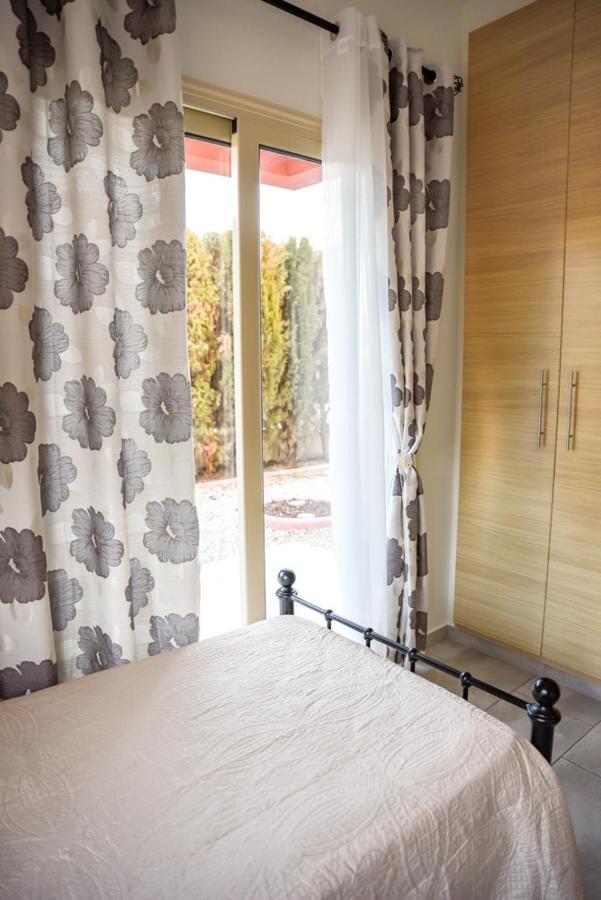 Beautiful Apartment Near The Sea And A Large Private Garden Пафос Екстериор снимка