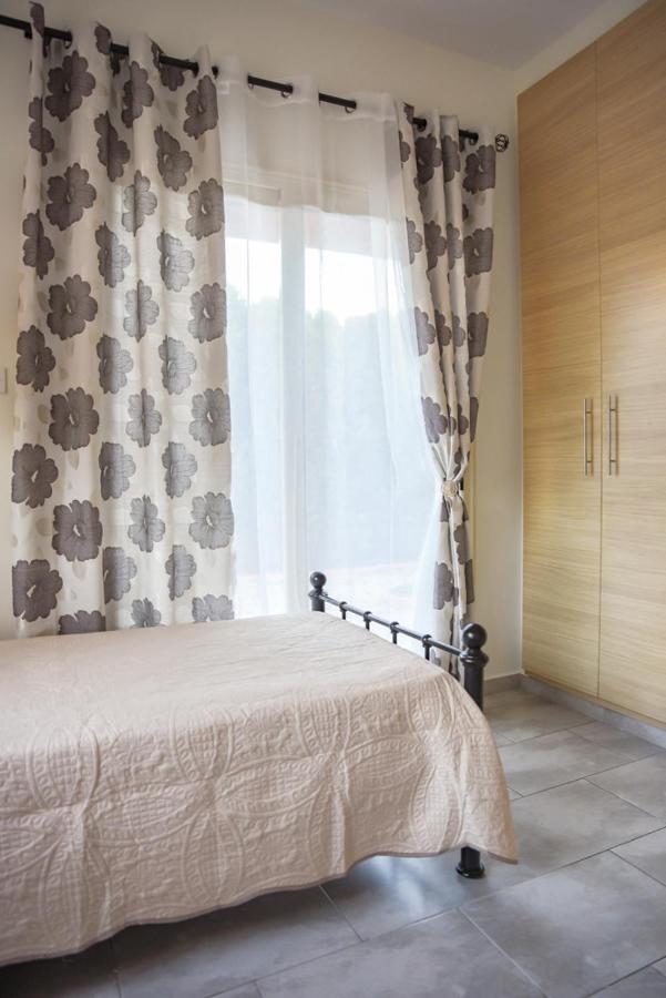 Beautiful Apartment Near The Sea And A Large Private Garden Пафос Екстериор снимка