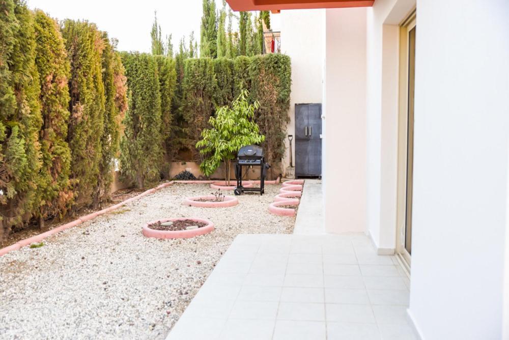 Beautiful Apartment Near The Sea And A Large Private Garden Пафос Екстериор снимка