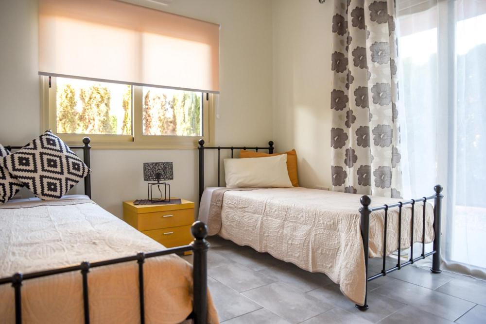 Beautiful Apartment Near The Sea And A Large Private Garden Пафос Екстериор снимка