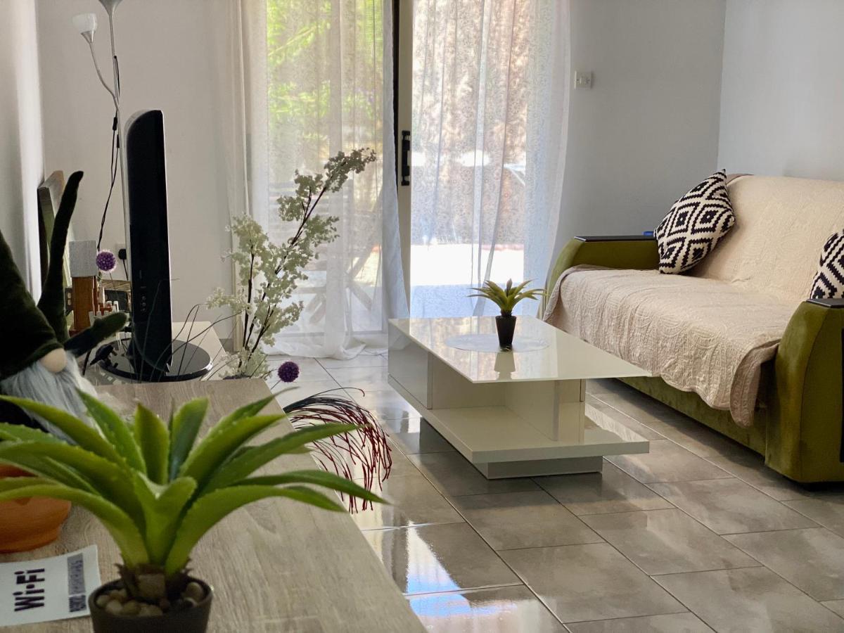 Beautiful Apartment Near The Sea And A Large Private Garden Пафос Екстериор снимка