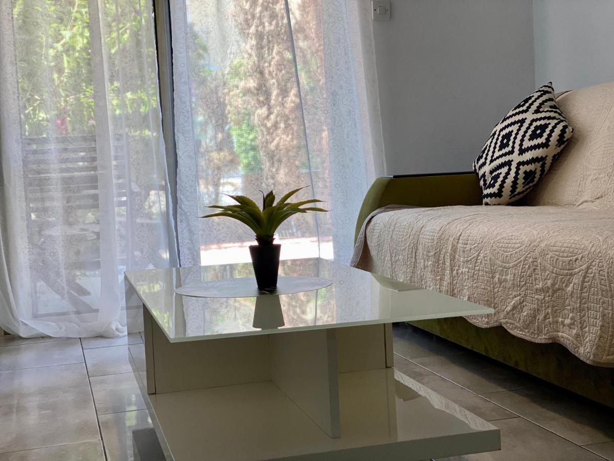 Beautiful Apartment Near The Sea And A Large Private Garden Пафос Екстериор снимка