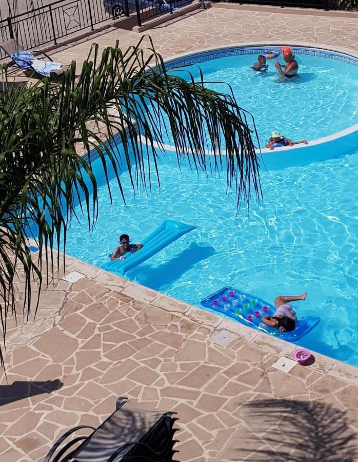 Beautiful Apartment Near The Sea And A Large Private Garden Пафос Екстериор снимка